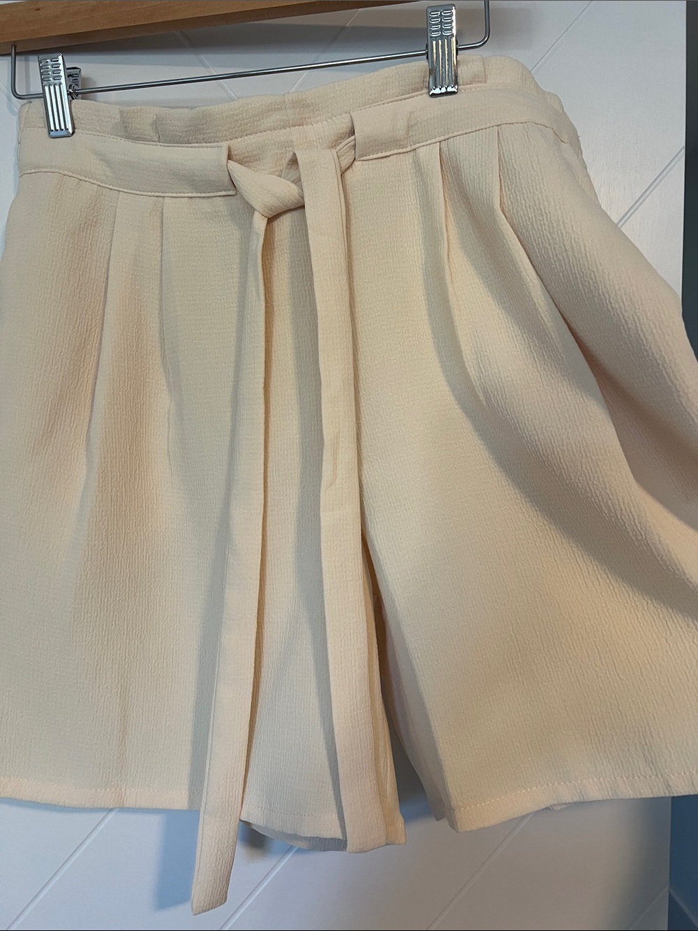 DR2 Pale Cream Tie-Front Pleated Bermuda Shorts